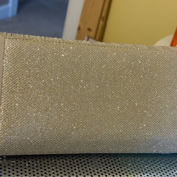 Elegant Gold Clutch Bag - Picture 3 of 4